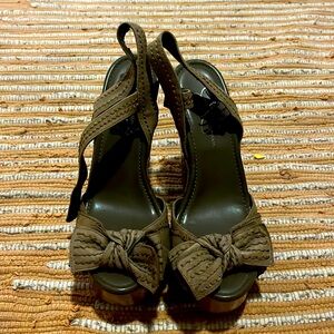 Jessica Simpson platforms